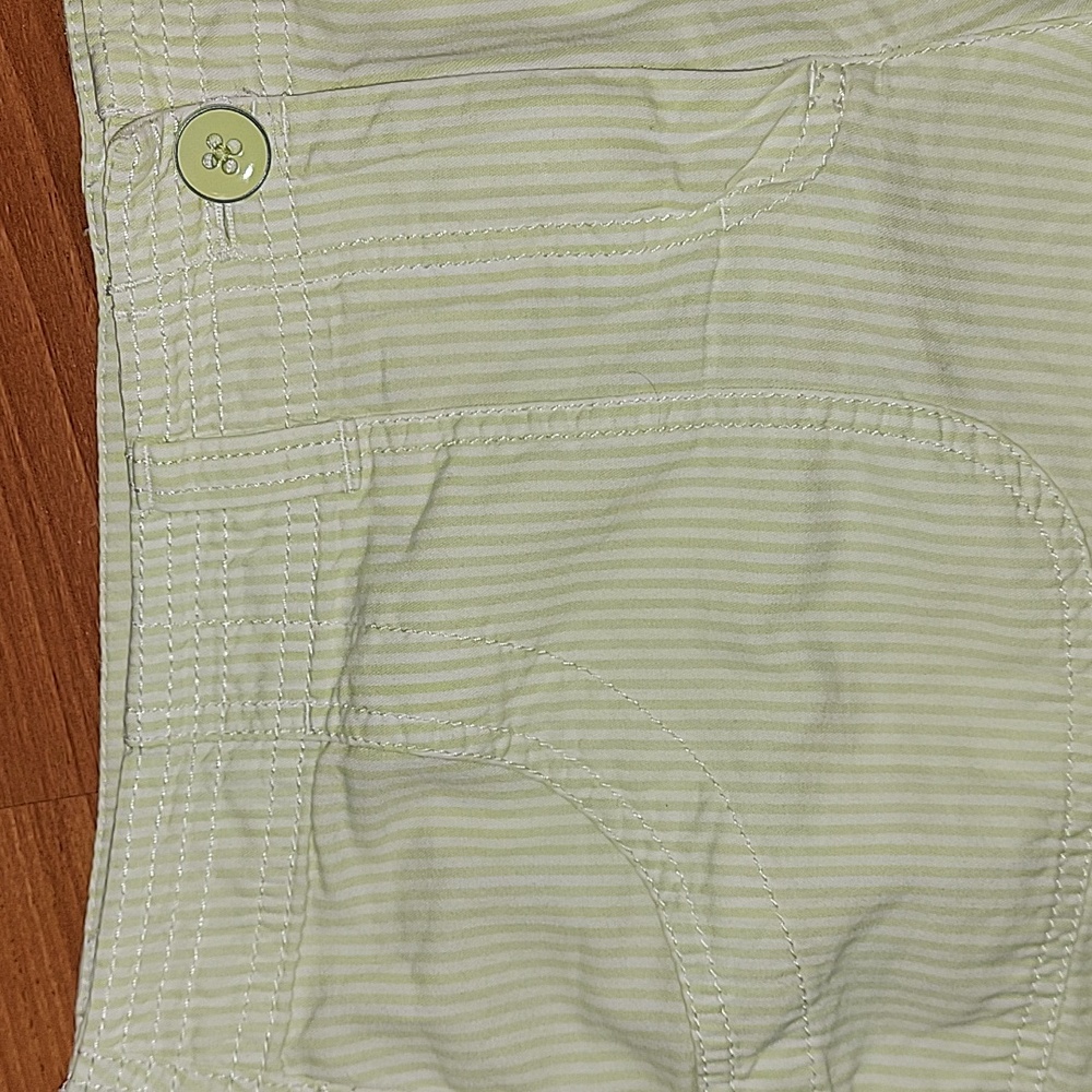 LOFT Cargo striped shorts. Lime green and white. Size 6 - Picture 2 of 4